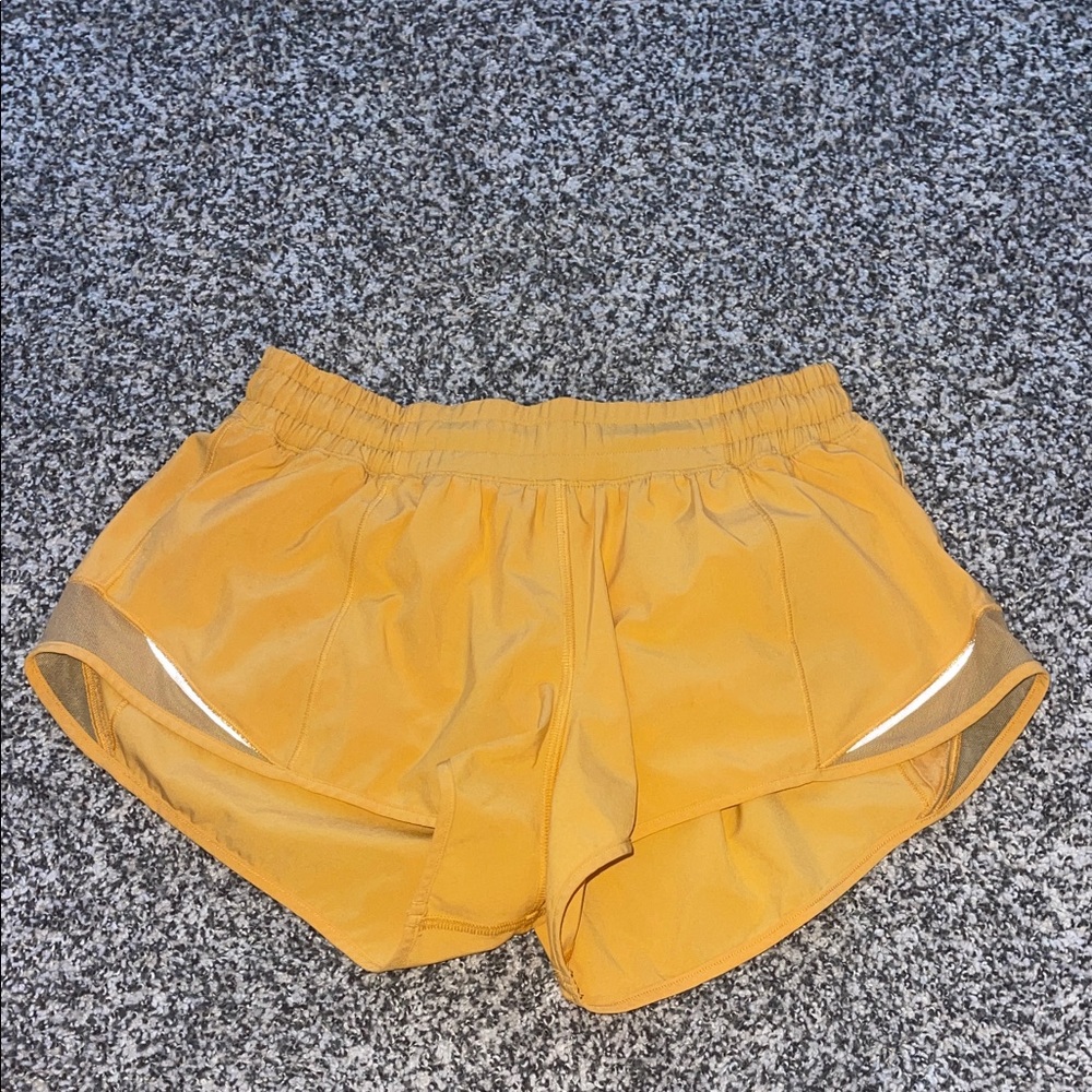 Lululemon light orange hotty hots 2.5 inch low rise